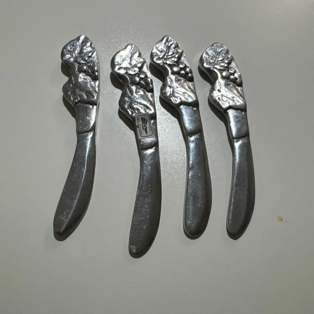 Silver Leaf Design Butter Spreaders. VTG